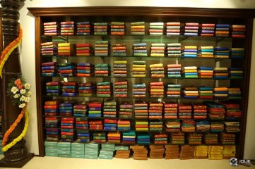 Raashi Khanna Launches Kasam Pullaiah Cloth Merchant in Warangal